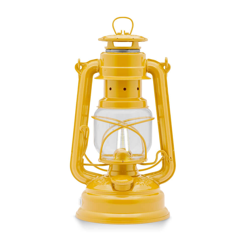 Feuerhand LED Laterne Baby Special 276 in Signal Yellow für stimmungsvolles Licht bei dir zu Hause oder im Freien.