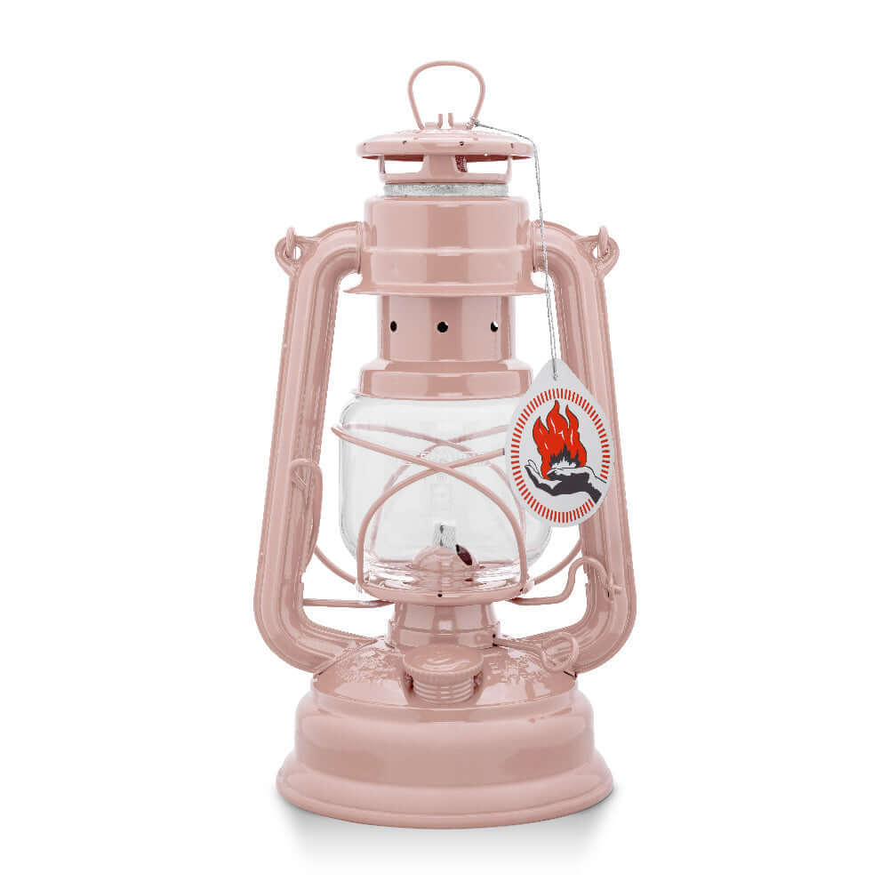 Feuerhand Baby Special 276 Sturmlaterne in Rosé, zuverlässige Outdoor-Beleuchtung für nachhaltige Nutzung.