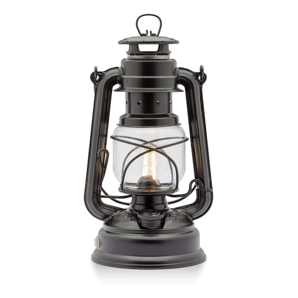 Feuerhand LED Laterne Baby Special 276 in mattem Schwarz mit traditionellem Design und moderner LED-Technologie.