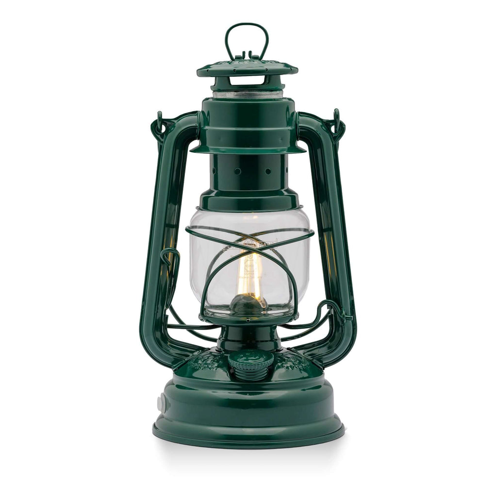 Feuerhand LED Laterne Baby Special 276 in Moss Green, traditionelles Design mit moderner LED-Technologie für stimmungsvolles Licht.
