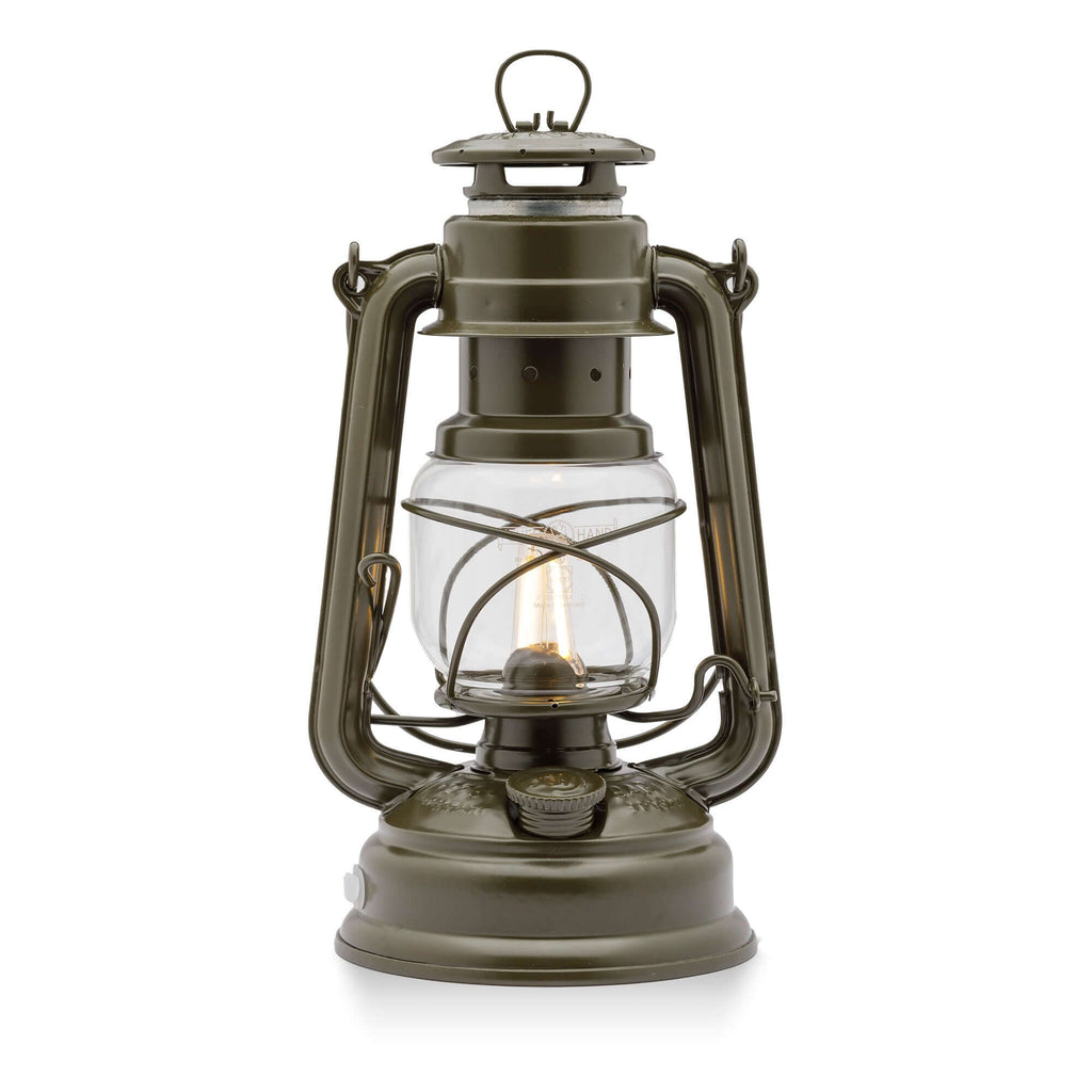 Feuerhand LED Laterne Baby Special 276 in Olive – traditionelle Sturmlaterne mit moderner LED-Technologie für stimmungsvolles Licht.