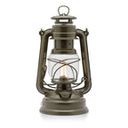 Feuerhand LED Laterne Baby Special 276 in Olive – traditionelle Sturmlaterne mit moderner LED-Technologie für stimmungsvolles Licht.