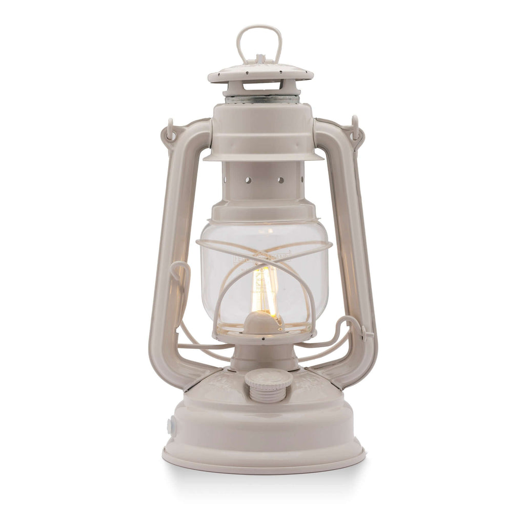 Feuerhand LED Laterne Baby Special 276 in Soft Beige mit traditionellem Design und moderner LED-Technologie.