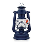 Feuerhand Baby Special 276 Sturmlaterne in Cobalt Blue, ideale stromlose Outdoor-Beleuchtung für zuverlässiges Licht.