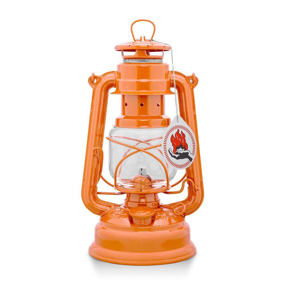 Feuerhand Baby Special 276 Sturmlaterne in Pastel Orange, zuverlässige Outdoor-Beleuchtung für jedes Abenteuer.