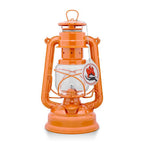 Feuerhand Baby Special 276 Sturmlaterne in Pastel Orange, zuverlässige Outdoor-Beleuchtung für jedes Abenteuer.