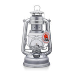 Feuerhand Baby Special 276 Sturmlaterne aus galvanisch verzinktem Stahlblech in Zinkfarbe, perfekte Outdoor-Beleuchtung.