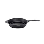 Feuerpfanne - Essential Line aus Gusseisen für gleichmäßiges Braten und präzises Handling.
