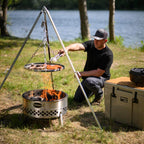 Feuerschale Tyropit mit Grillfunktion im Freien, ideal für Grillabende und Lagerfeueratmosphäre.