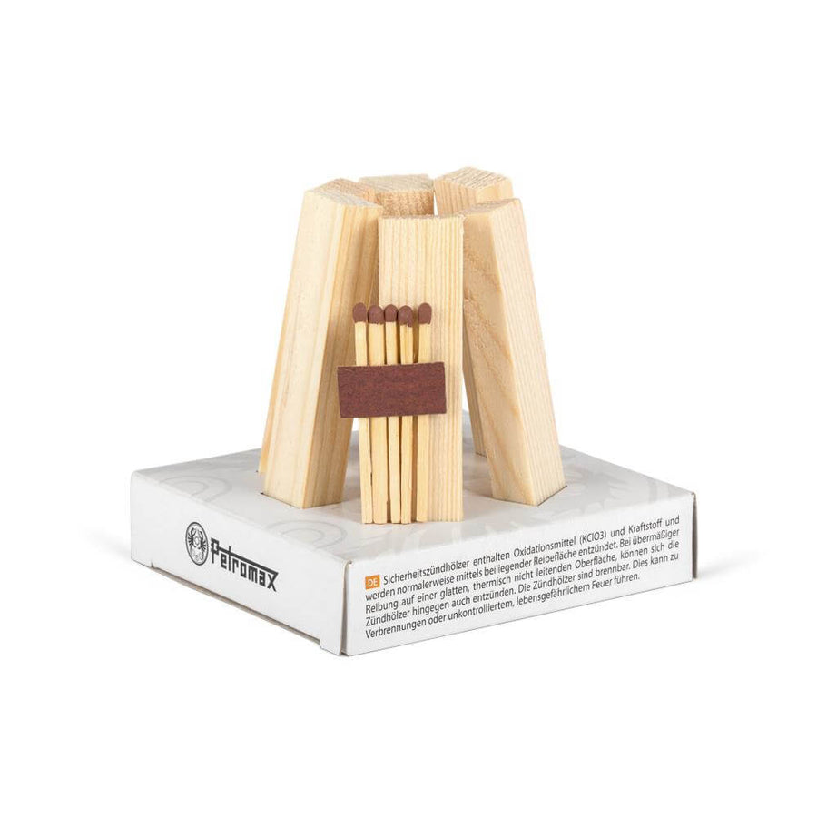 Feuerkit aus Holz mit Streichhölzern für einfaches Feueranzünden unterwegs oder zu Hause.